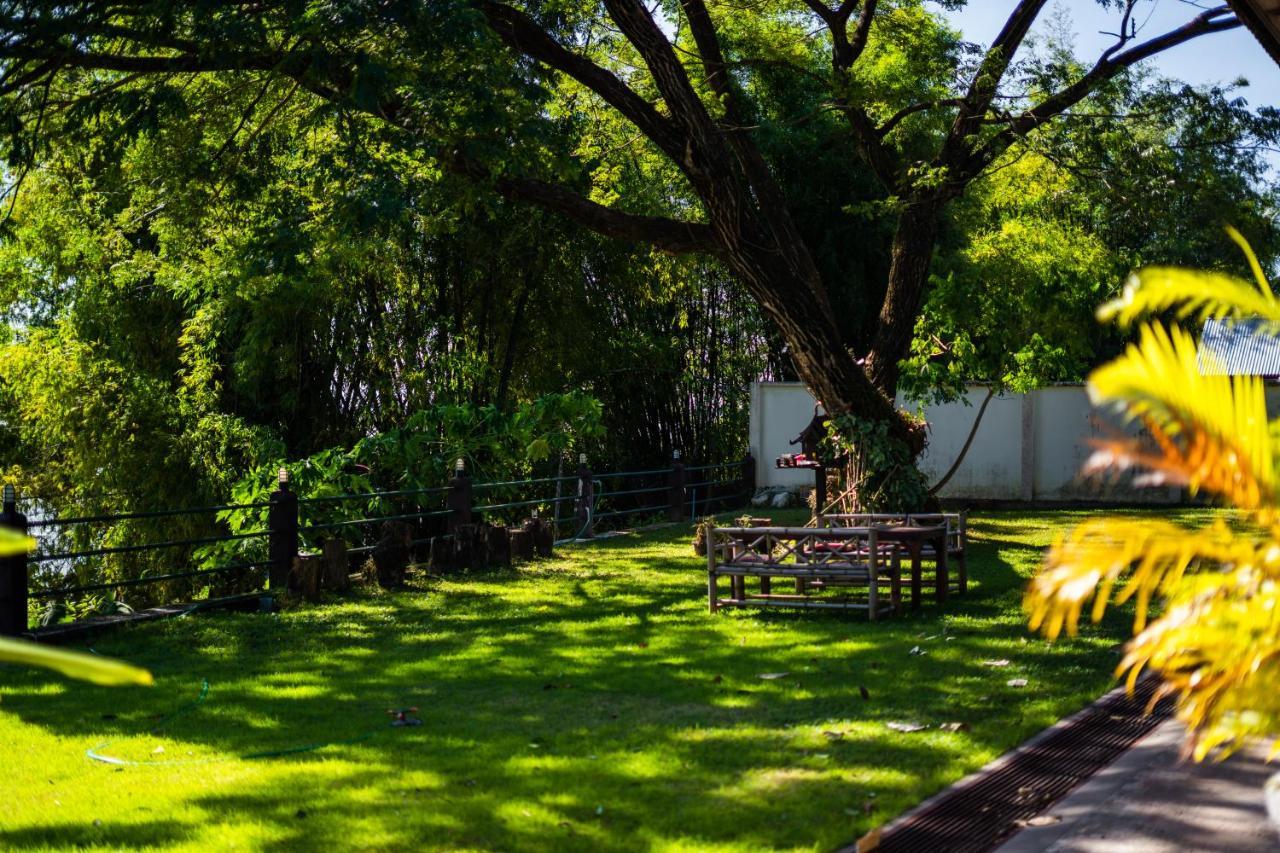 Nakorn River View チャンパーサック エクステリア 写真